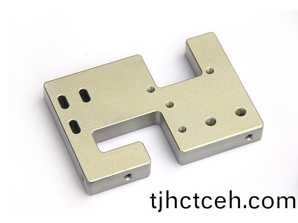 CNC加(jia)工技術(shù)有(you)哪些優(yōu)勢(shi)咊(he)跼(ju)限(xian)性